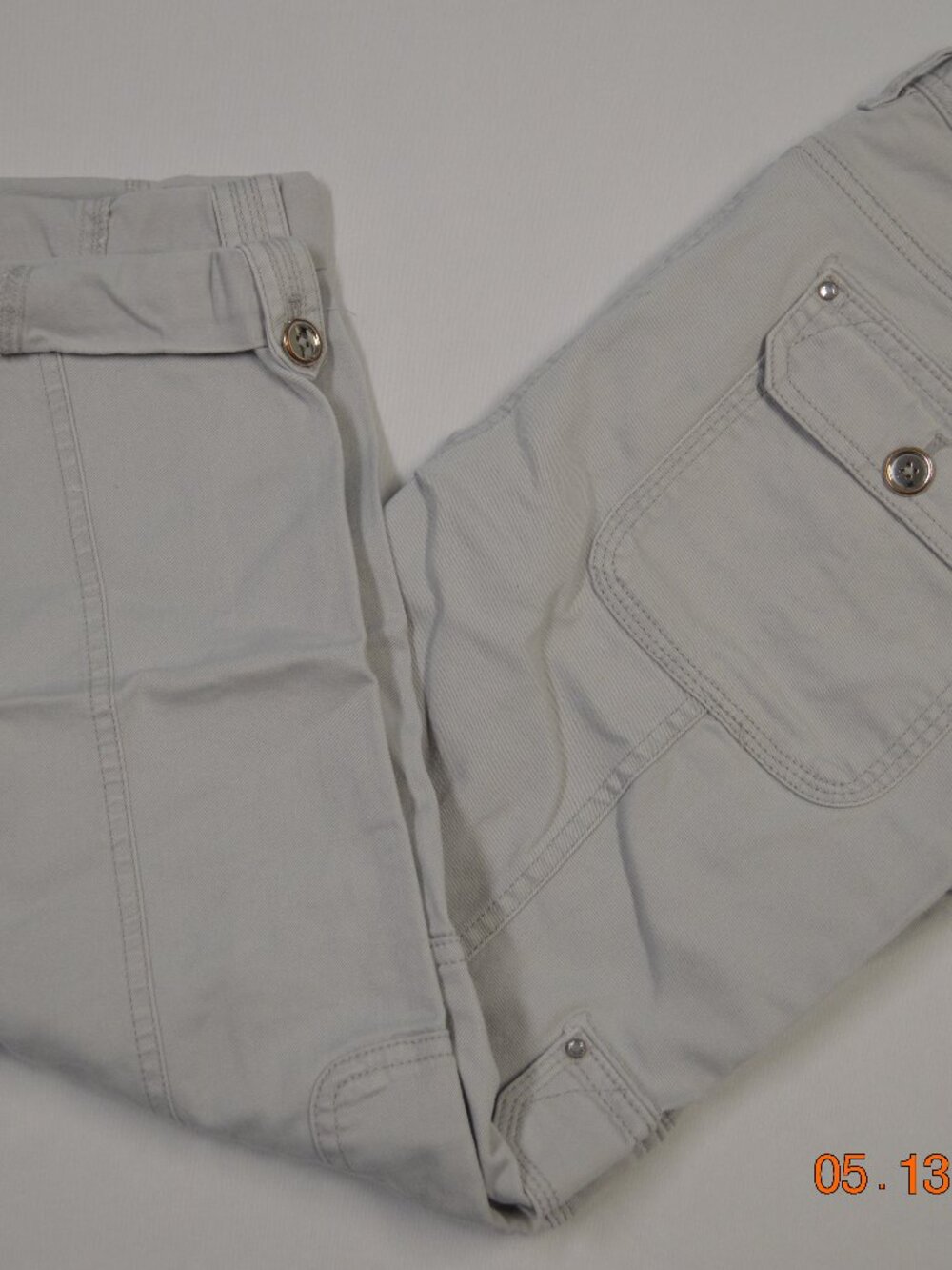 Women’s White House Black Market Cargo Capri Pants Size 12 Grey